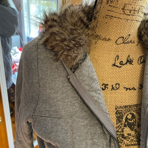 Vans gray jacket with fur lined hood - Picture 5 of 10